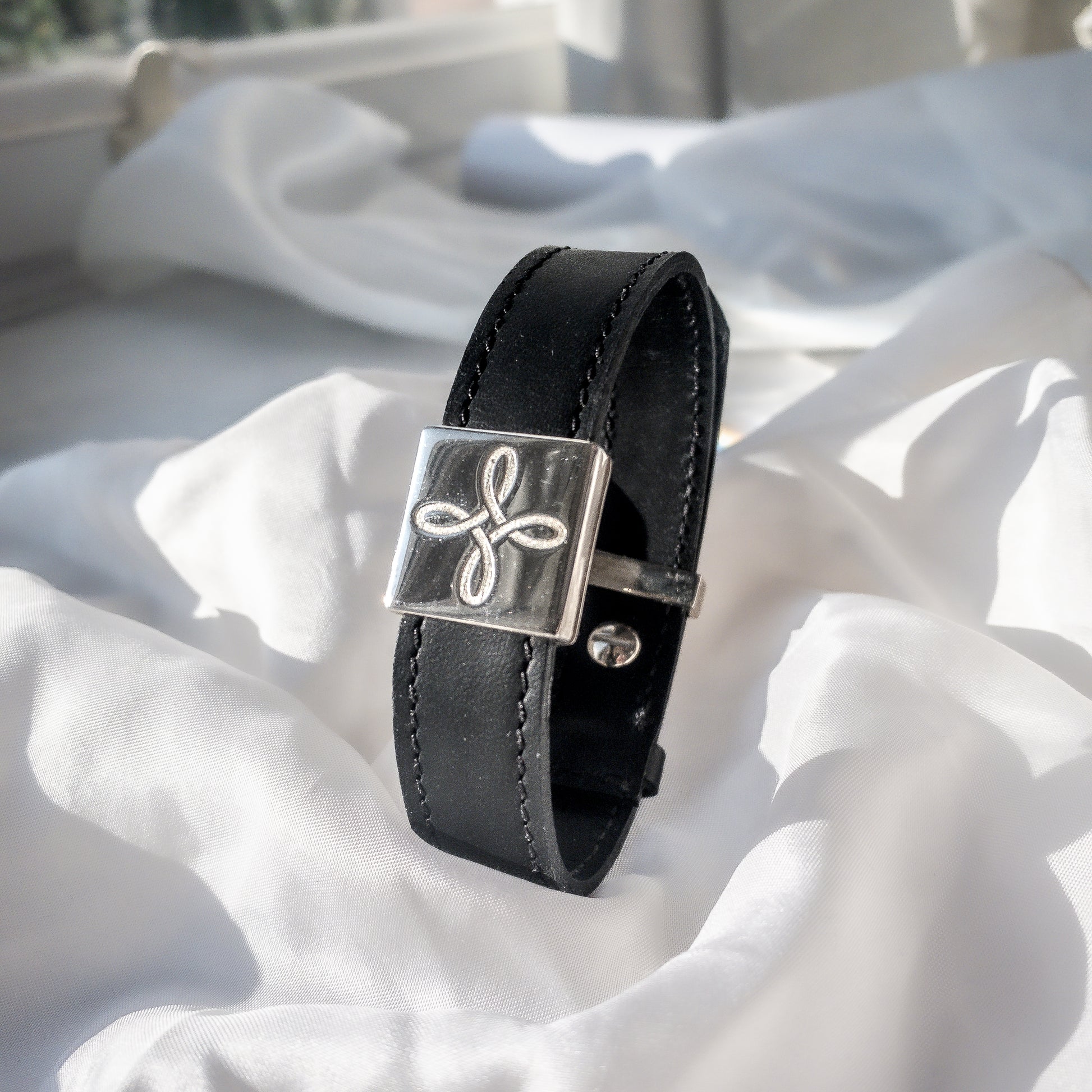 Kayra Infinity Bracelet Thick Strap